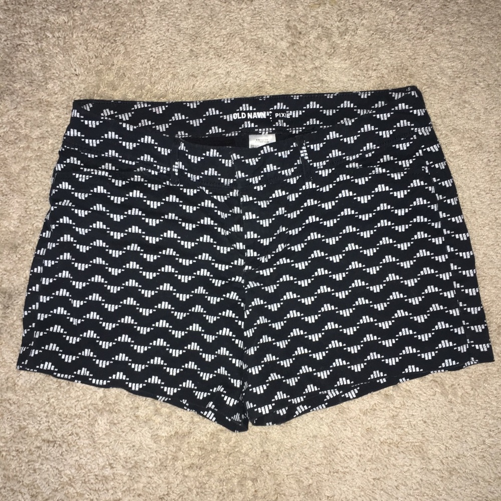 Old Navy pixie shorts size 6